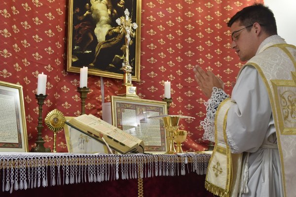 Östör Dániel atya