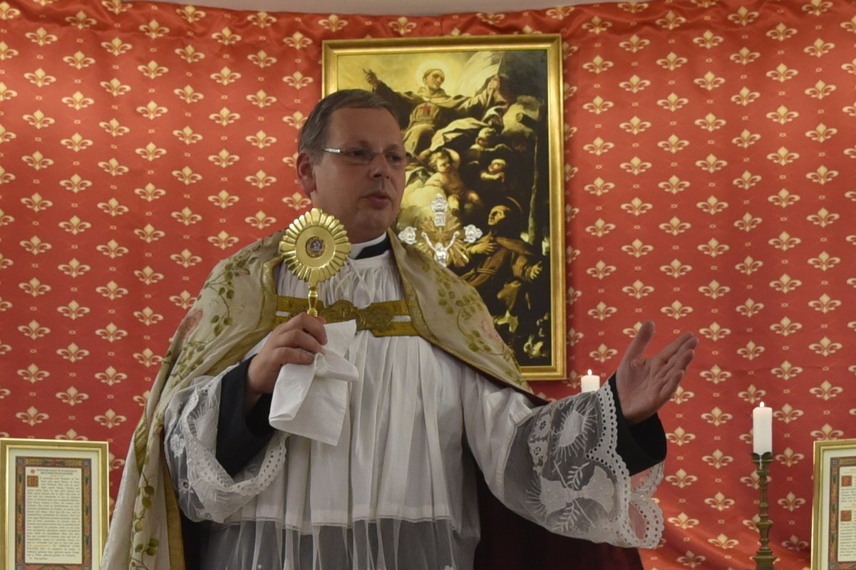 Főtisztelendő Simon Gábor PHS atya